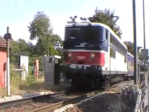 BB 17000 + Rame Inox Omnibus gare de Quincy Couilly