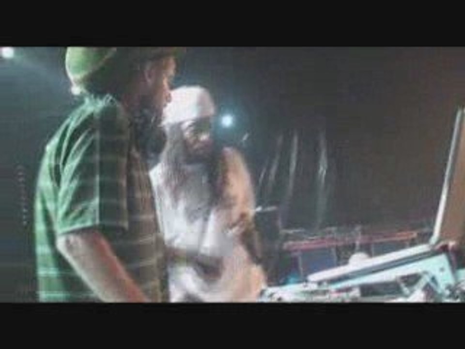 Sound Clash-Natural sound vs Red Jed i- Mega-Mouv 2009 4/4