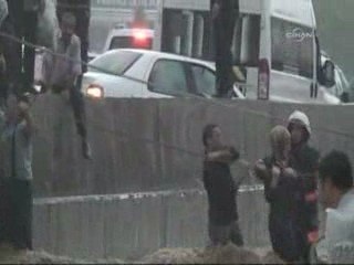 istanbul sel felaketi ilk kurtarma görüntüleri