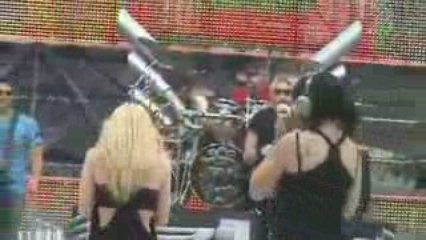 MMVAS' LEAH JUMPS, Killin' Chad Kroegers' Mojo!