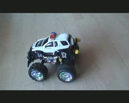 bitenekadar.com : Uzaktan Kumandalı Polis Aracı