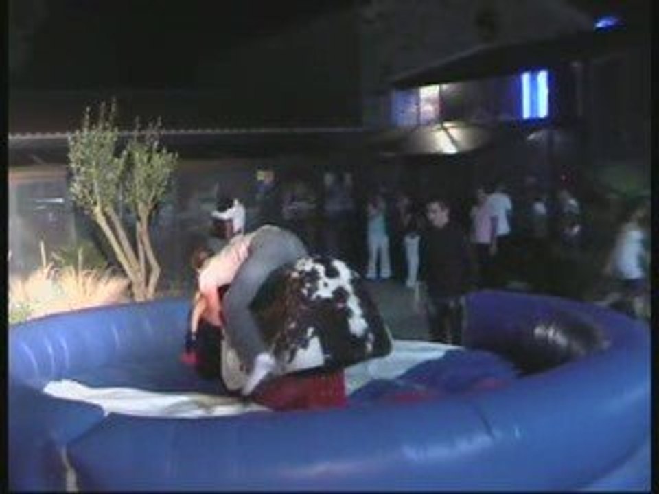 Diégo le taureau fou ! vient s'affronter en discothèque ...