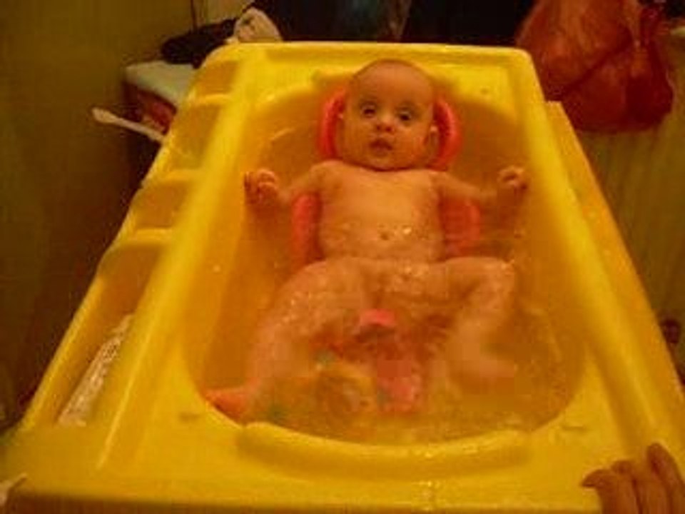 le bain de ma poupée Océane - 3 mois