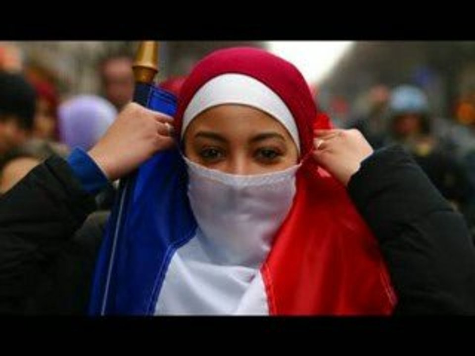 The society ep1 la femme libre