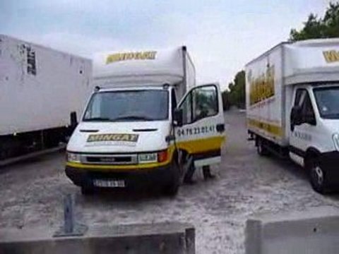 Thibaut conduit le camion !