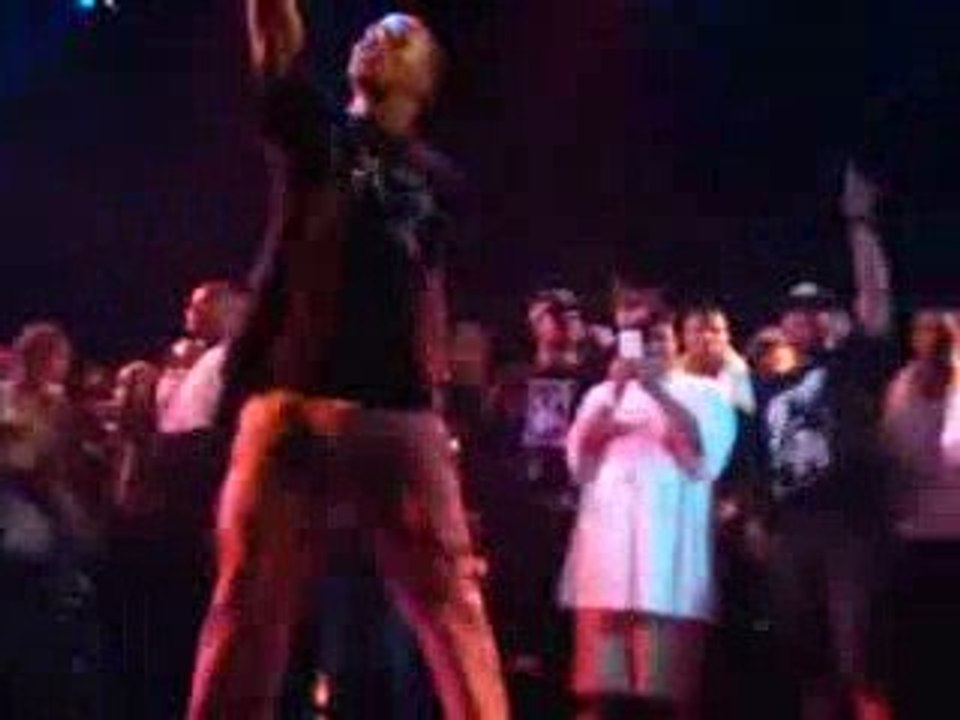 Lupe Fiasco - Shining Down / LIVE