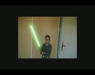 jedi Thomas et son sabre laser