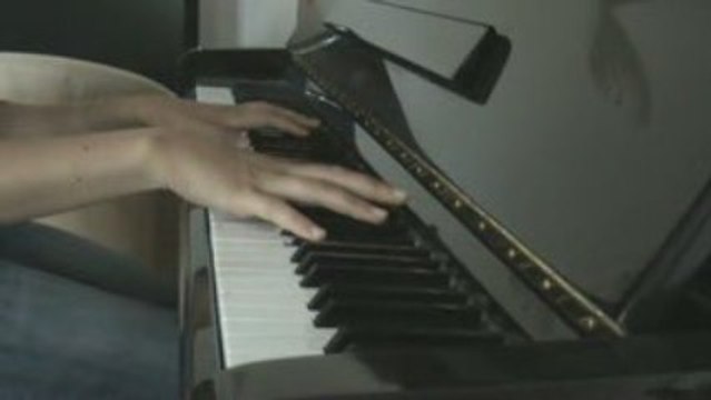 Truman Sleeps au piano