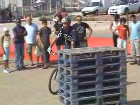 voici une petite démonstration de vtt trial de gilles couste