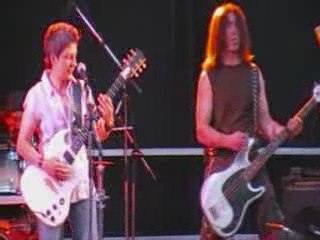 Miss Larsen - Mistral Gagnant de Renaud (Clip)