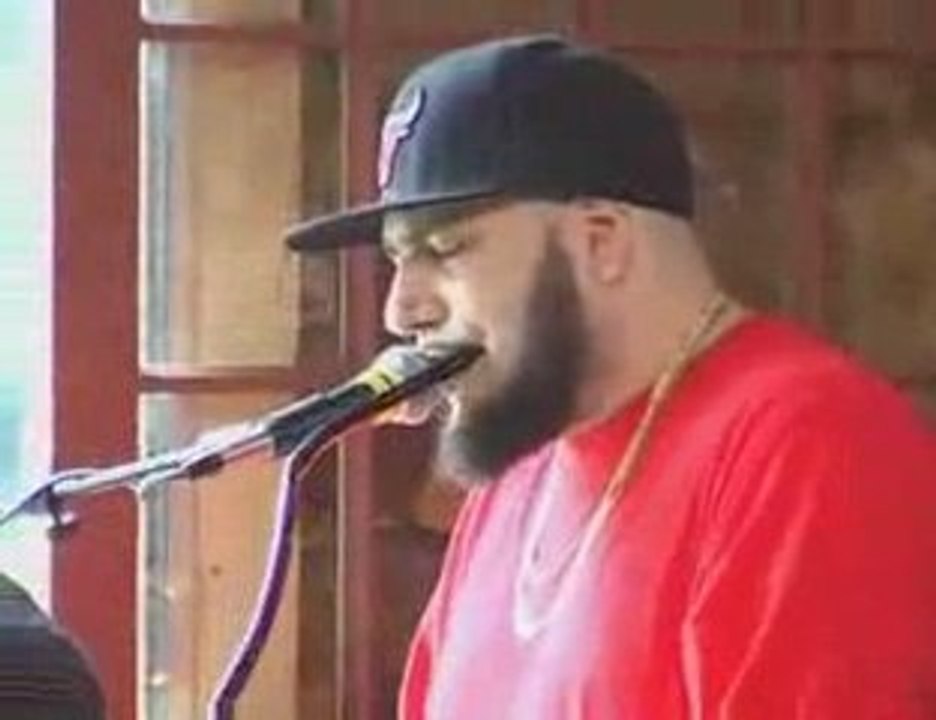 Chromeo - tenderoni (live from daryl's house)