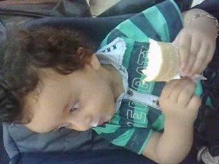 Kuzeycan dondurma yiyor :)