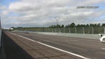 Les voitures de course sur le circuit Dijon-Prenois