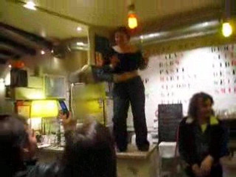 Delphe sur le bar de DD