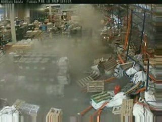 Régis avec son fenwick dans l'entrepôt