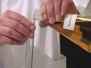 Отношения бензола к бромной воде и  перманганата калия