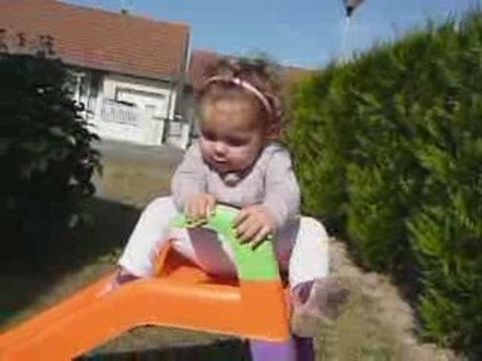 Une grande fille maintenant