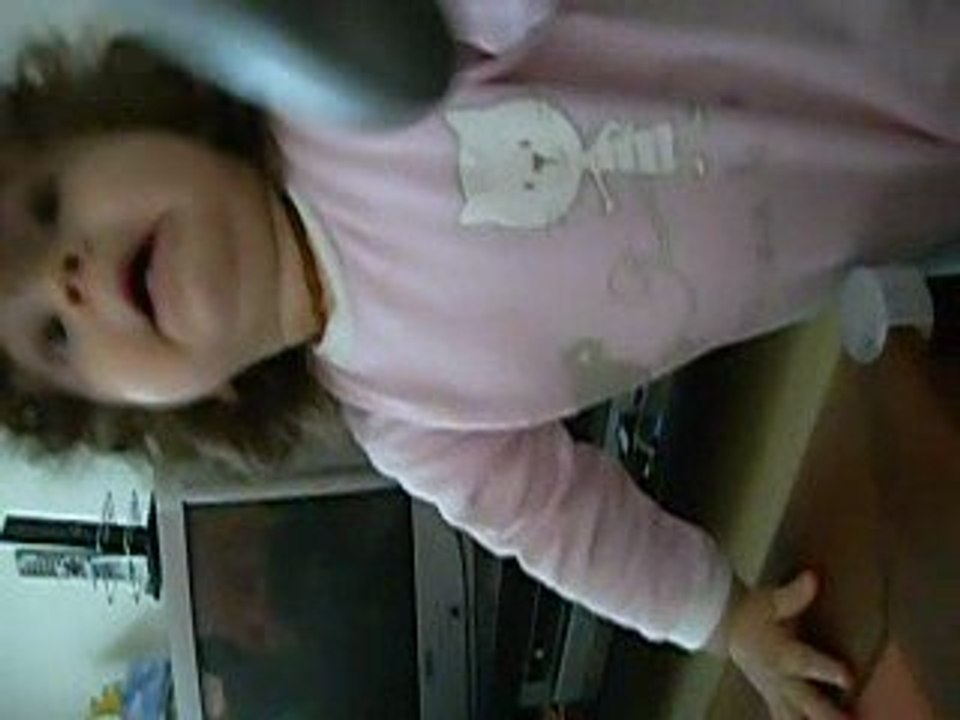 Elisa et la magie de la télécommande