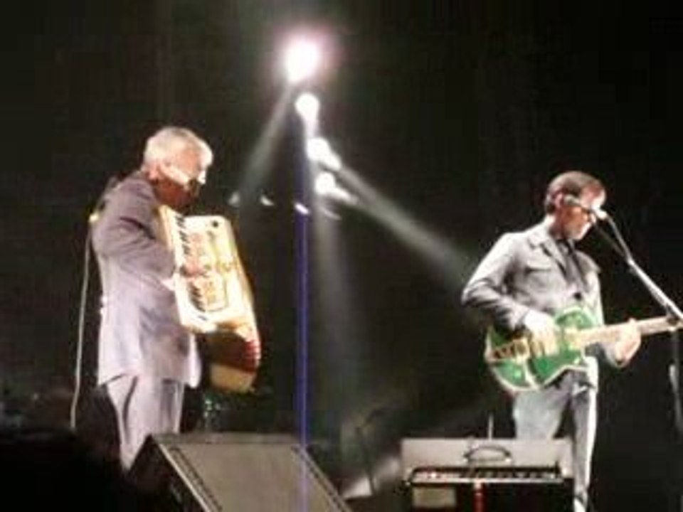 Alexis HK - C'que t'es belle