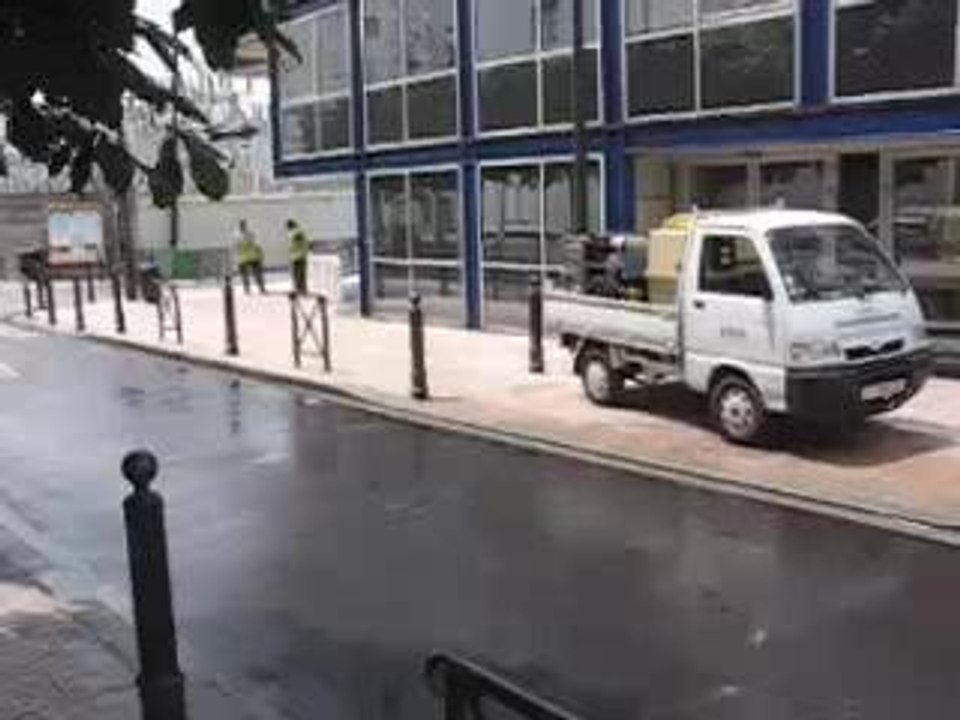 Puteaux, rue Voltaire passée au Karcher