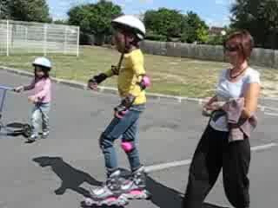 Léa fait du roller