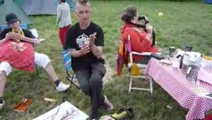 le punk peintre Picajo peint en direct sur la toile july2009