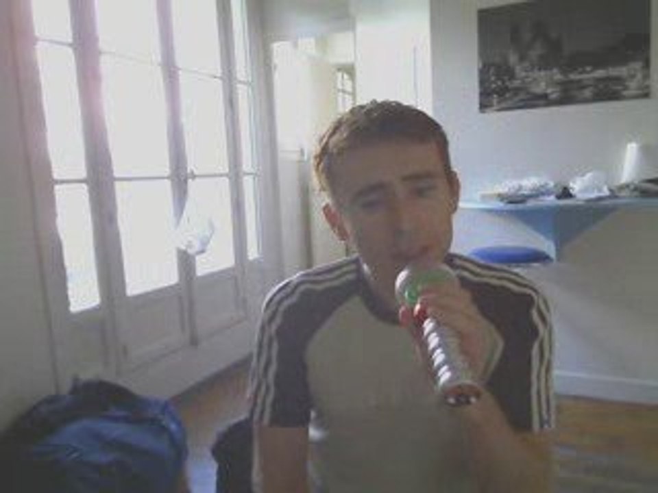 Wiwi égratigne "Avoir le coeur qui chante"