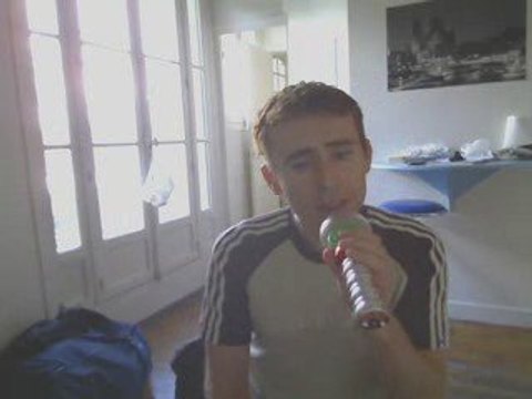 Wiwi égratigne Avoir le coeur qui chante