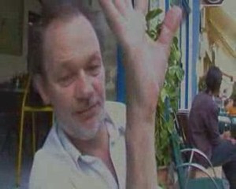 street bench-les facho ne sont pas les bien venue!