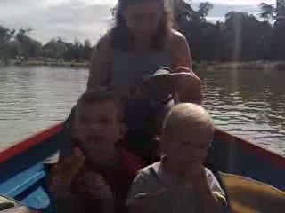 en barque sur le lac de vincennes