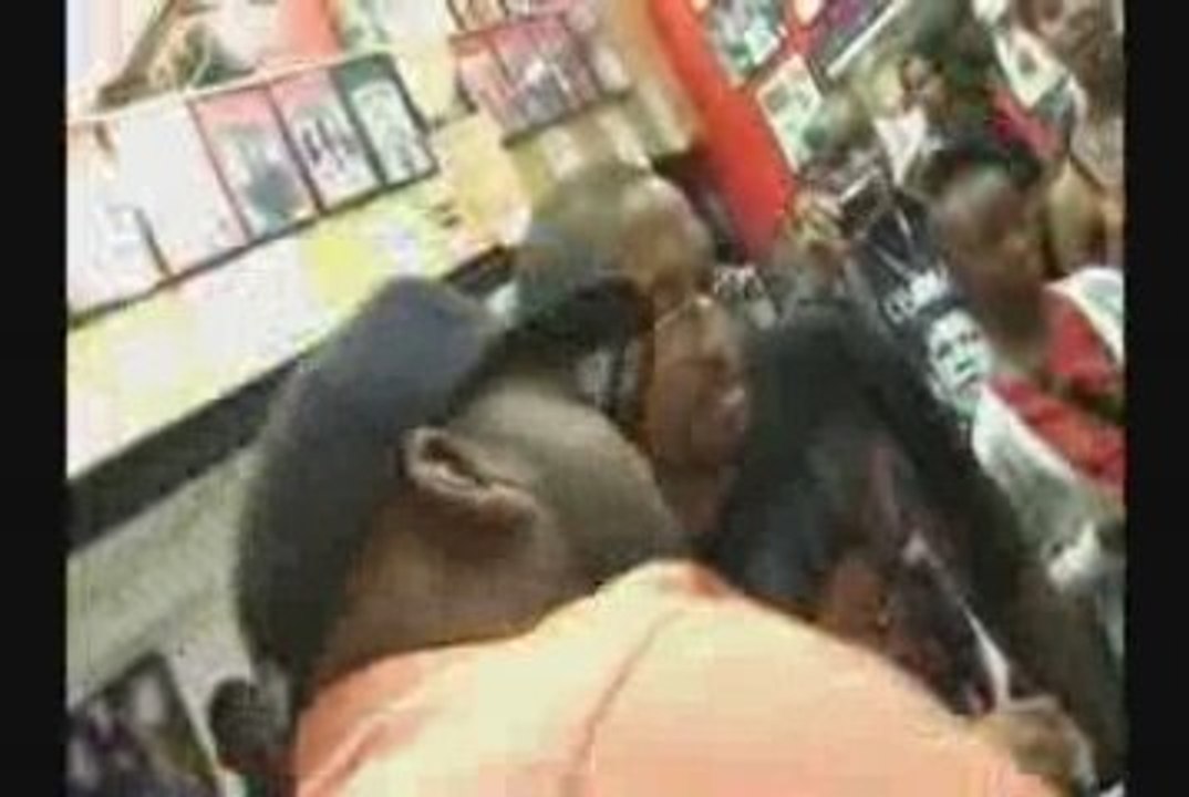 Raekwon Visits Hall Of Fame Music Store