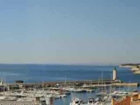 Location d'un appartement à Cassis, vue mer (Vacatel.com)