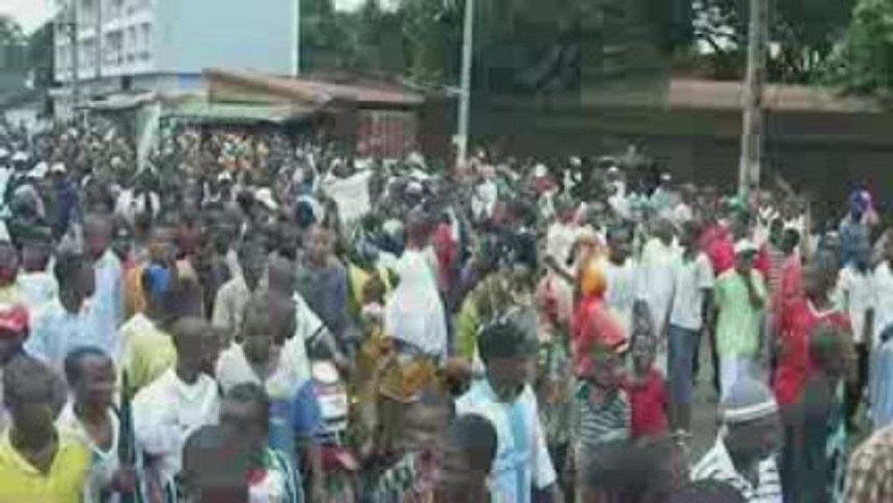 Cellou Dalein porté en triomphe par les guinéens