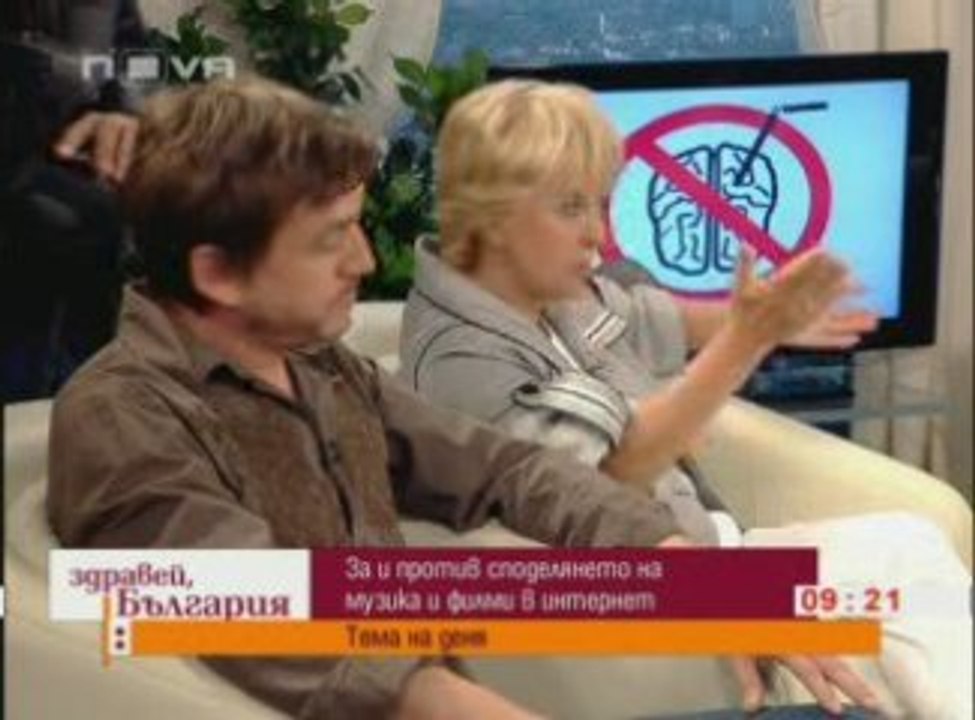 "За" и "против" споделянето на музика и филми в интернет.