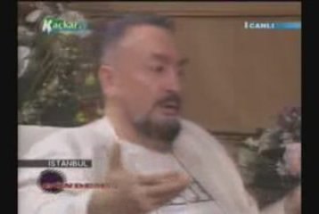 ADNAN OKTAR "MARKSİSTLERLE DE MASONLARLA DA GÖRÜŞÜYORUZ"