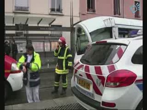 Un jeune homme se jette sous le tramway de la ligne T2 -Lyon