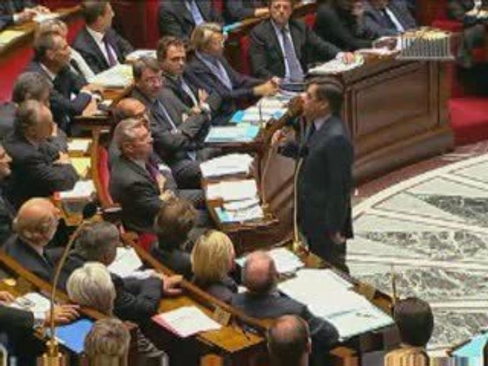 Fillon répond à l'opposition