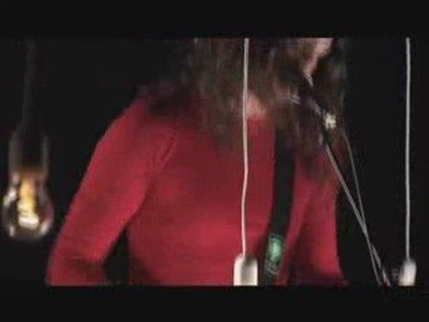 Shivers: «Amendoins Pó Gordo» (MTV Brand:New Tapete)