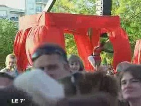 Prêtres parodiés : L'Église catholique choquée!(Angers)