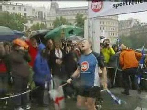 Scarlett Johansson's new music video + Nick Jonas turns 17