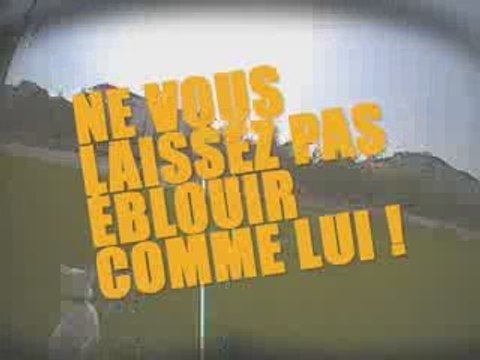 Francis joue avec son toutou