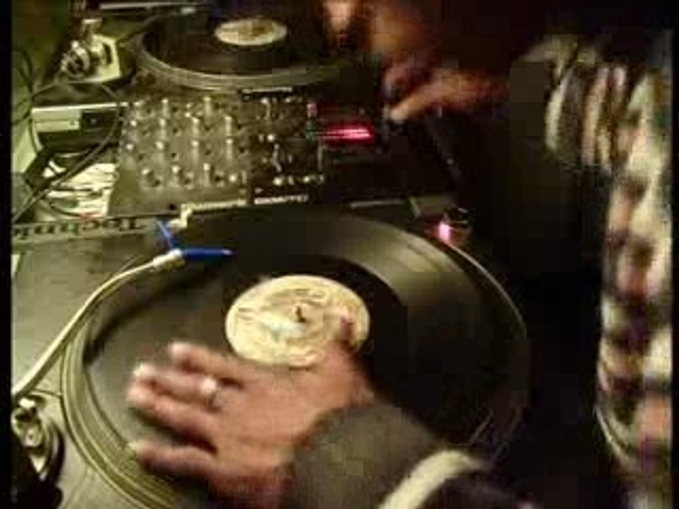 DJ DWAYN - scratch demo 1