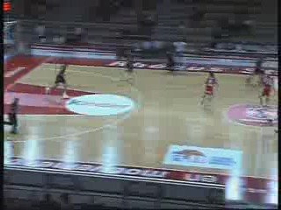 regis prends un pain !!!!!