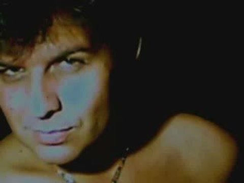 A quoi sert de vivre de Nicoletta, chanté par Serge.