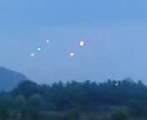 Varios OVNIS en movimiento