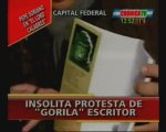 Crónica TV: Curiosa promoción del Gorila Escritor.