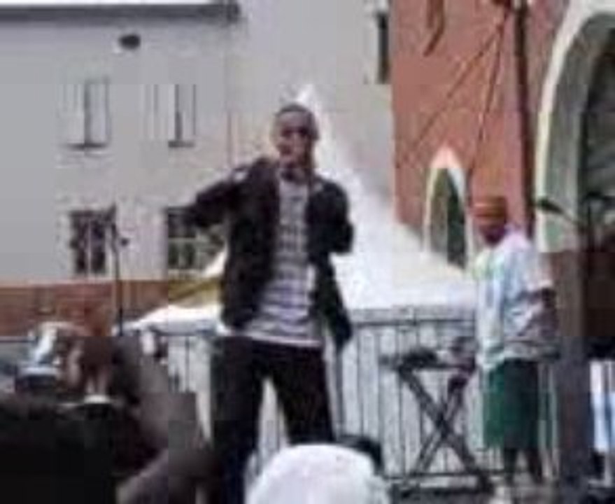 wassil et yacine sur scene a perpignan