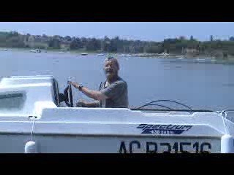 Petit bateau qui va sur l'eau