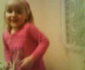 Clélia qui chante la fan !!!!!!!!!!!!!