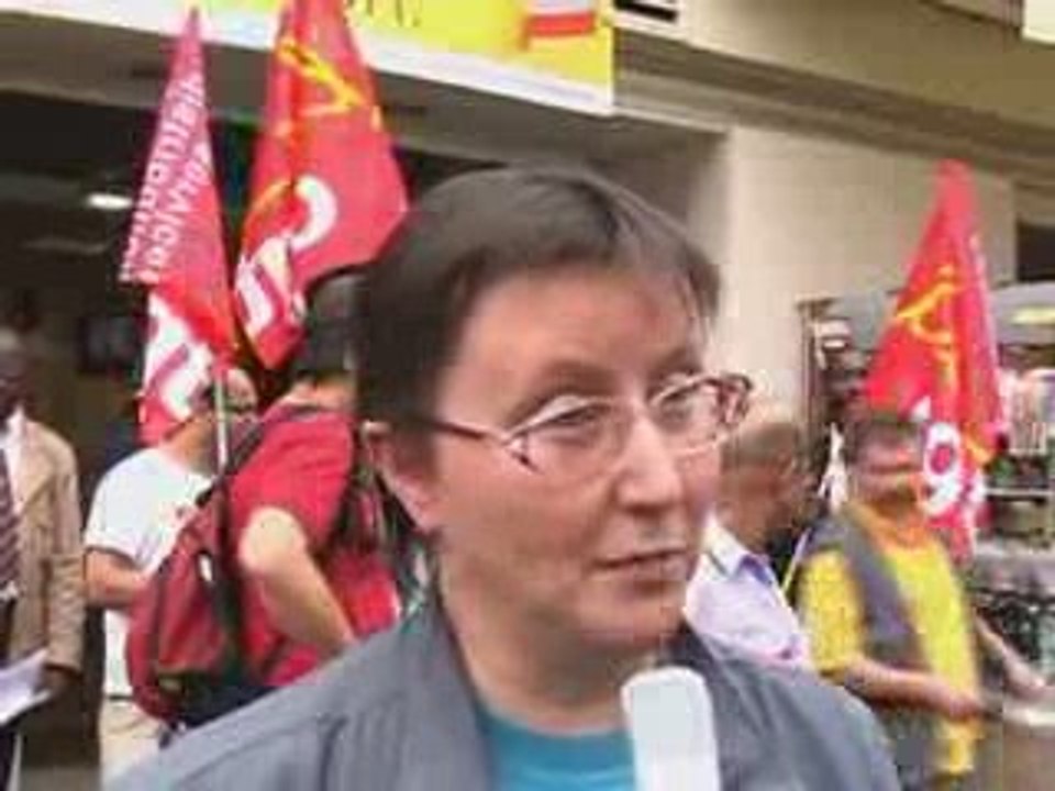 Des sans-papiers grévistes occupent un Monoprix